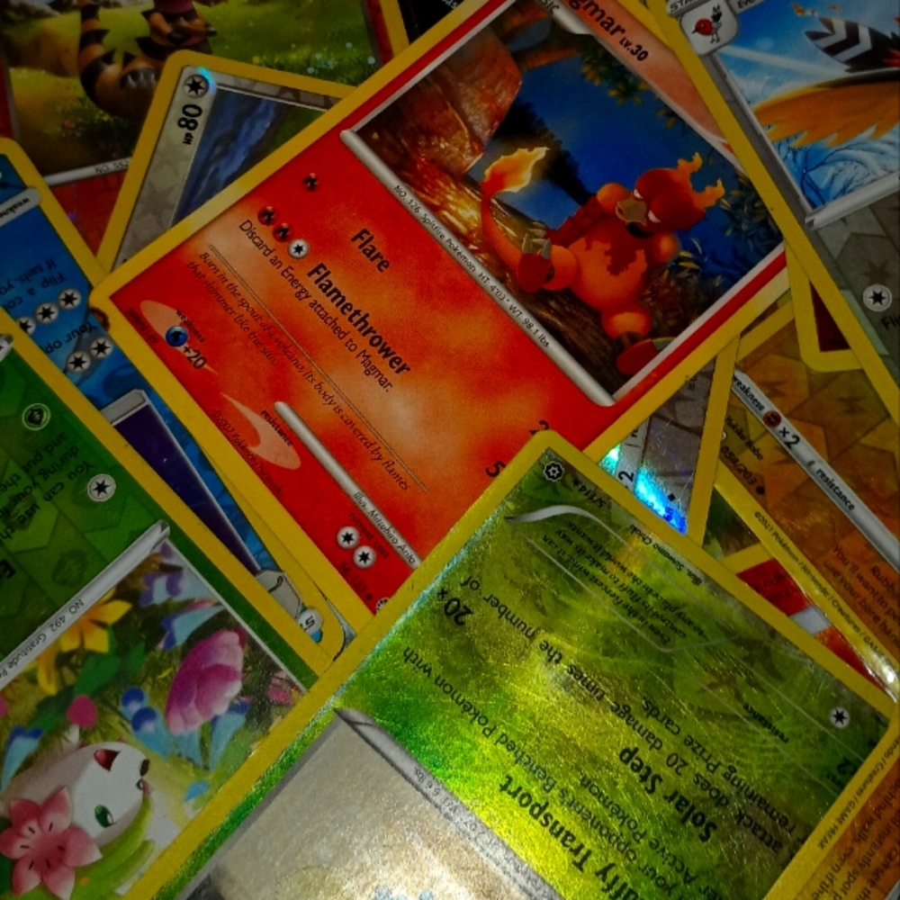 Pokemon cards lot 600 plus Cards